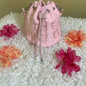 The bucket crossbody bags